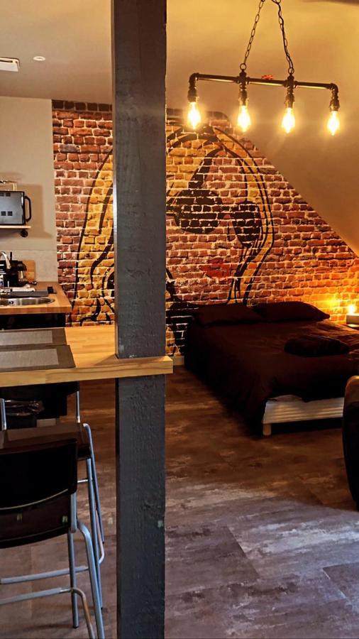 Le studio d'Angèle : Blondie Bruz Extérieur photo