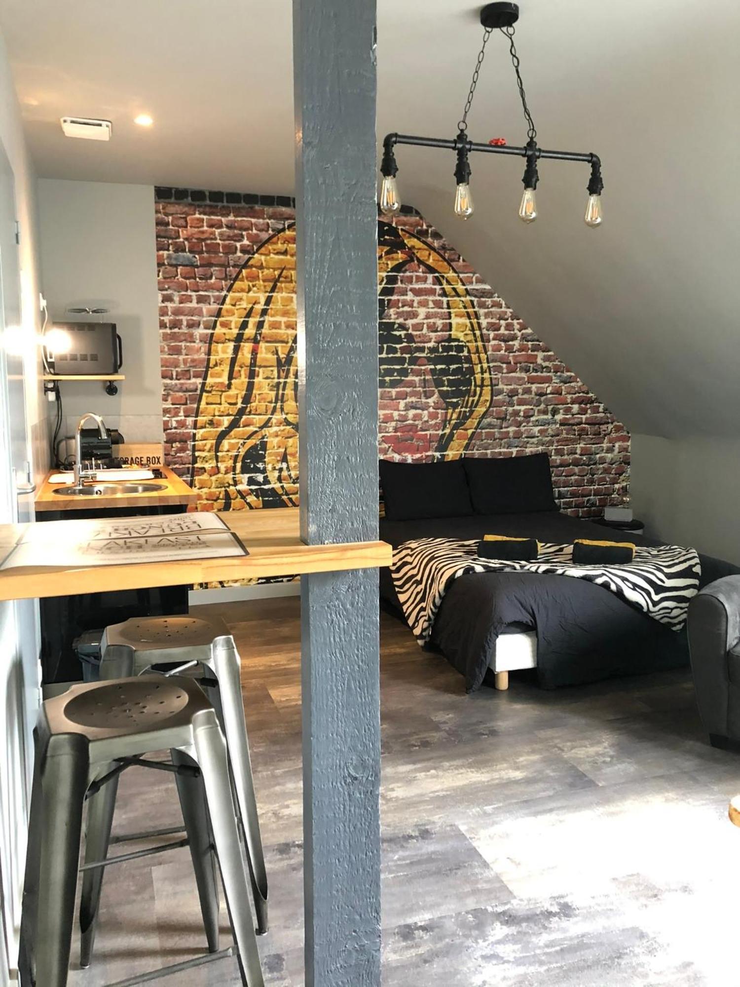 Le studio d'Angèle : Blondie Bruz Extérieur photo